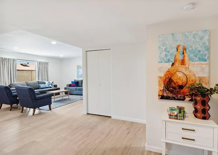Family Friendly Retreat - Pool - Putting * Tempe
