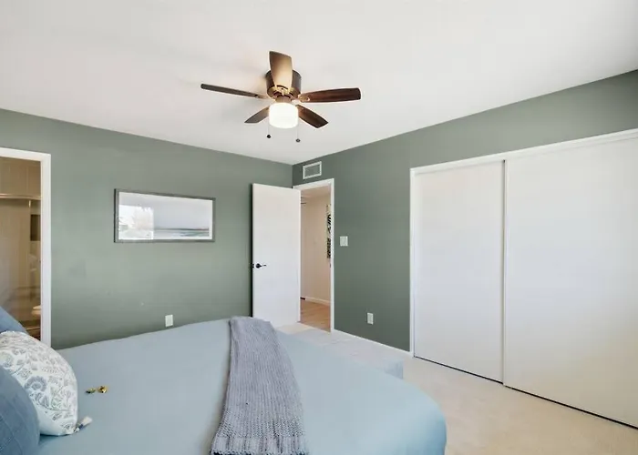 Family Friendly Retreat - Pool - Putting * Tempe